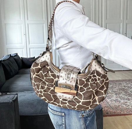 GUESS BAG BROWN GIRAFFE PRINT DETAILS SILVER VINTAGE Y2K 2000s